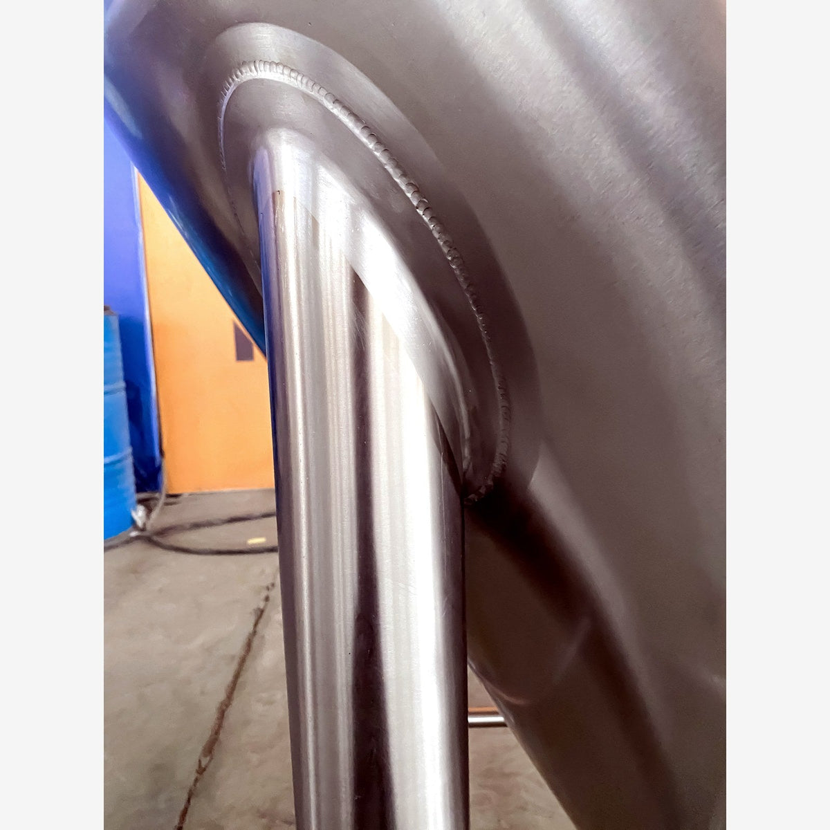 Polished weld seam on the shell of the BrewTaurus PRO 500L conical fermenter