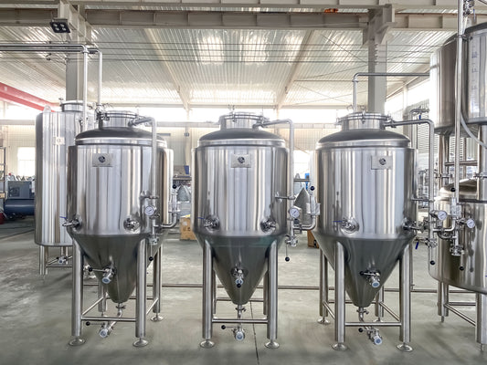 UT-200 · Unitank 200/260 L (2.0 bar, serving-ready)