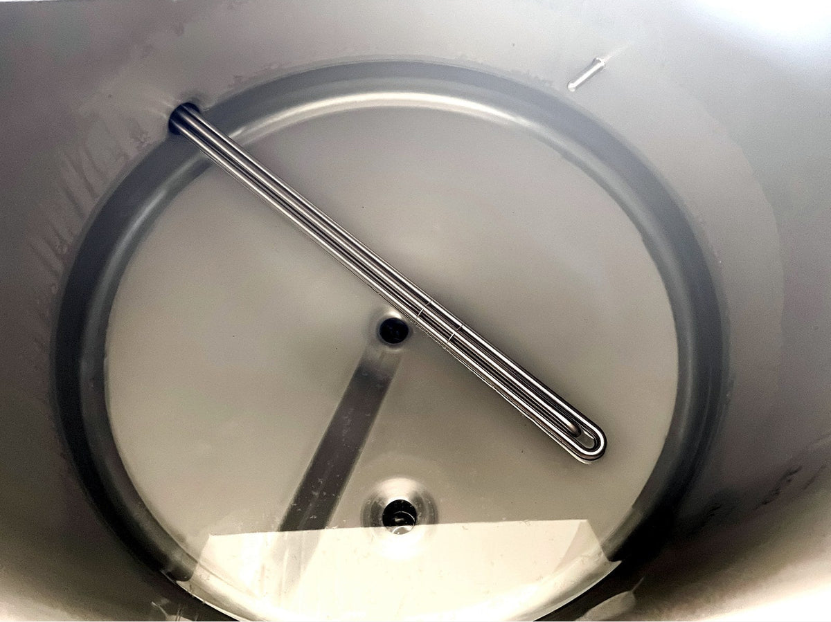 Mash rake arm above the false bottom inside the BrewTaurus PRO 200L mash tun