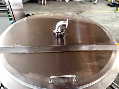 Dished top head with CIP elbow and hinged handle on the BrewTaurus PRO 200L vessel