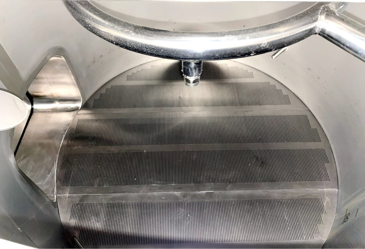 Wedge-wire lauter false bottom of the BrewTaurus PRO 200L mash tun