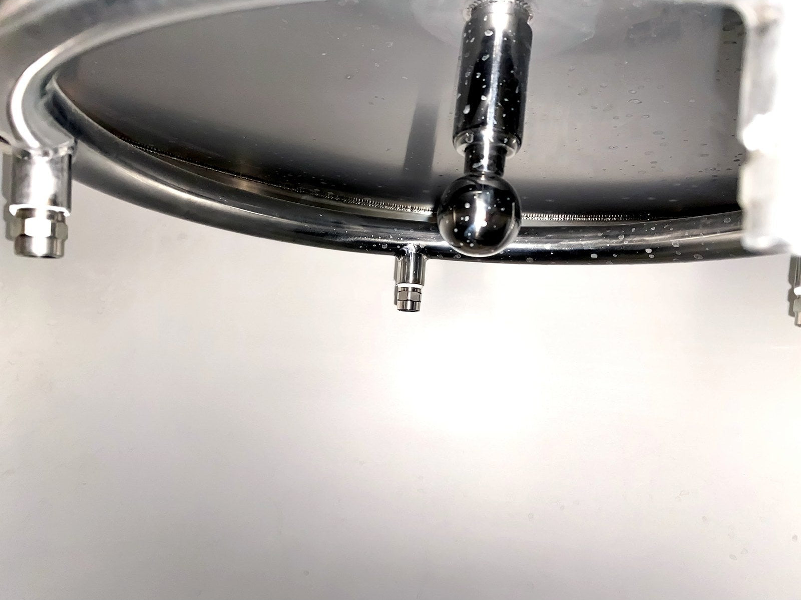 Open manway with sanitary tri-clamp ports on the BrewTaurus PRO 200L vessel