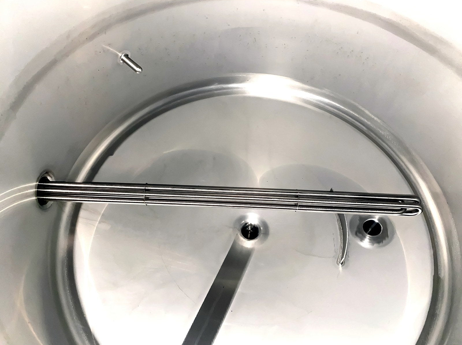 Interior of the BrewTaurus PRO 200L mash tun with rotating rake assembly