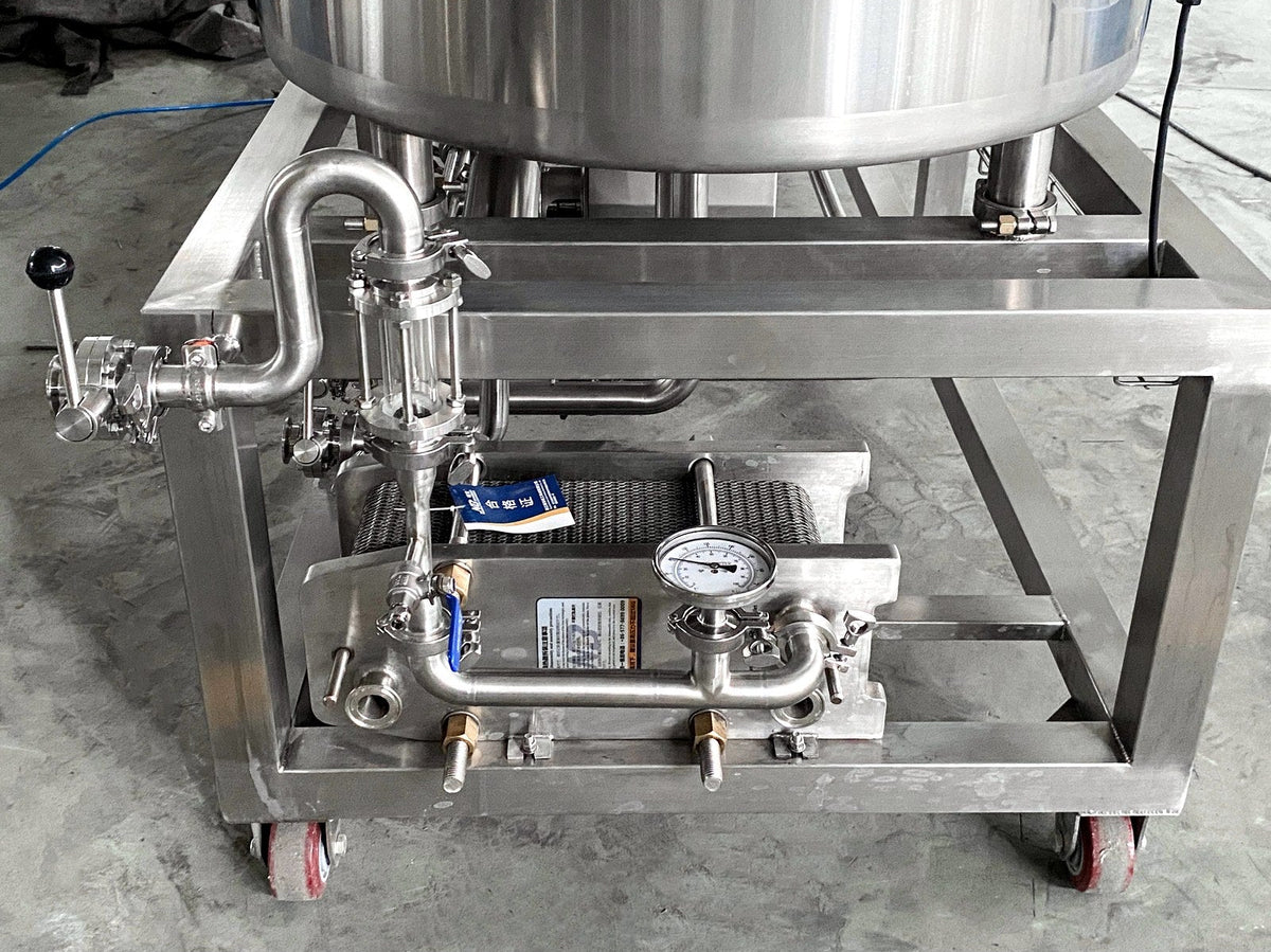 Wort pump and pressure gauge mounted under the kettle of the BrewTaurus PRO 200L brewhouse