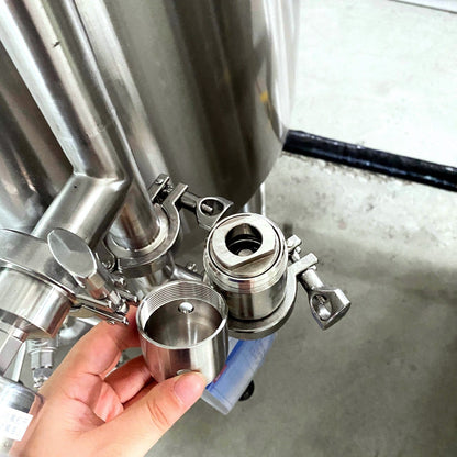 Sanitary tri-clamp fitting supplied with the BrewTaurus PRO 100L fermenter