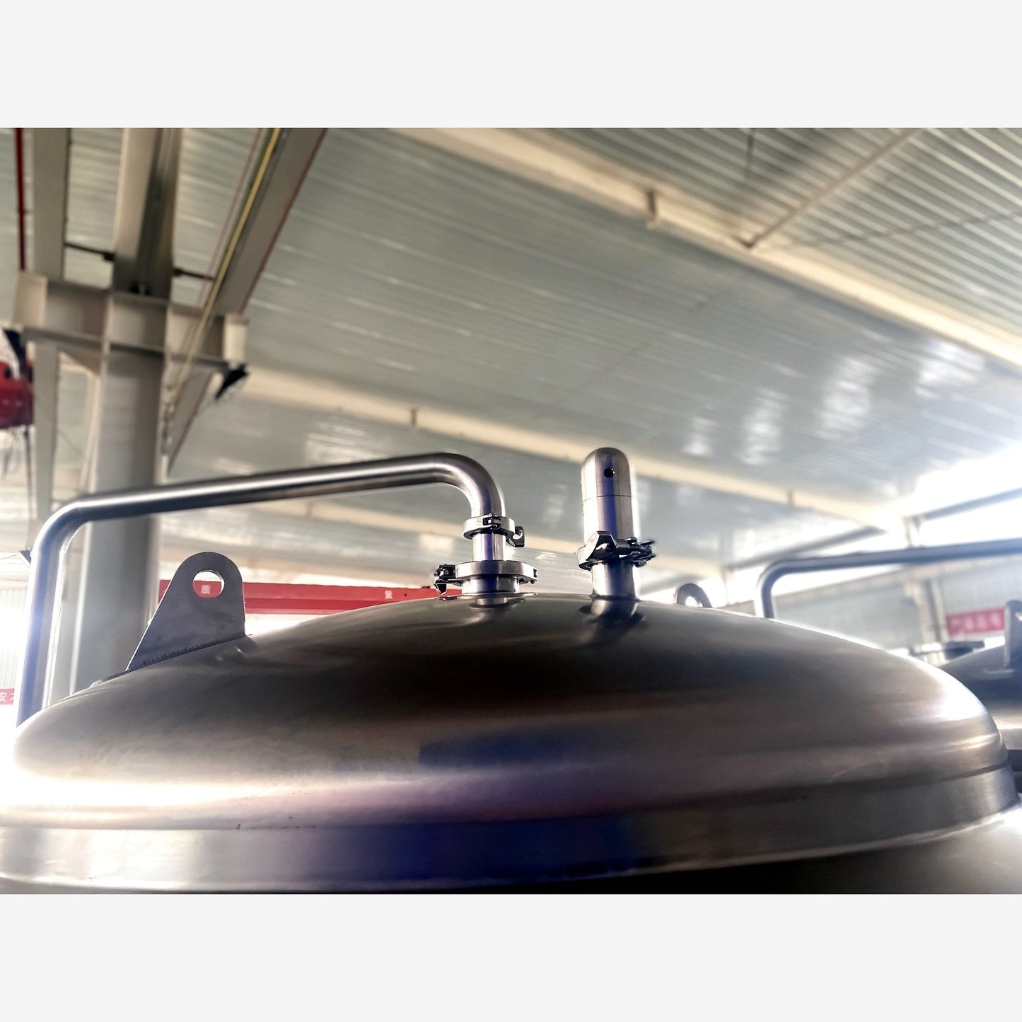 Dished top head of the BrewTaurus PRO 500L conical fermenter