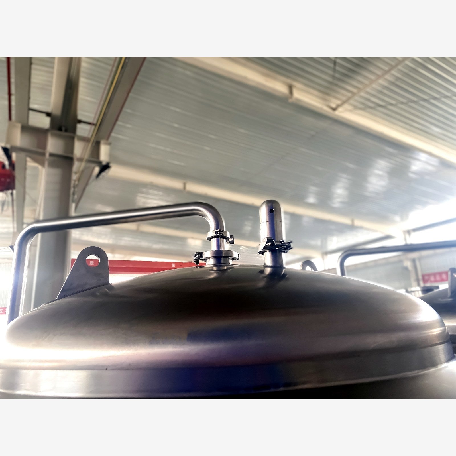 Dished top head of the BrewTaurus PRO 500L conical fermenter