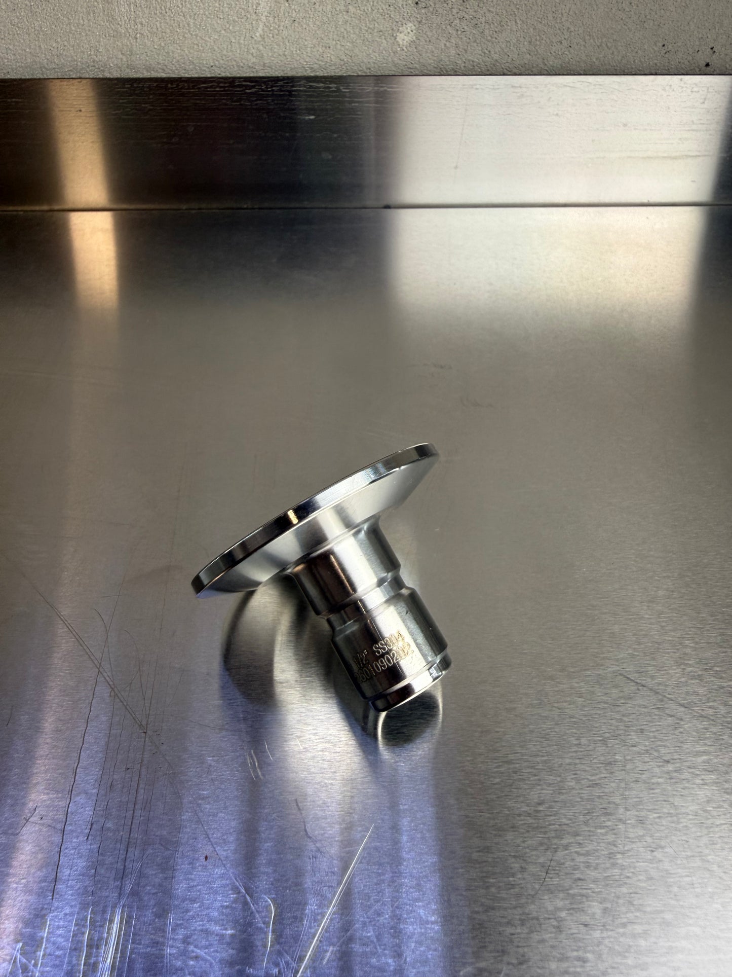 1.5 inch Tri-Clamp to 1/2 inch quick connect stainless steel adapter