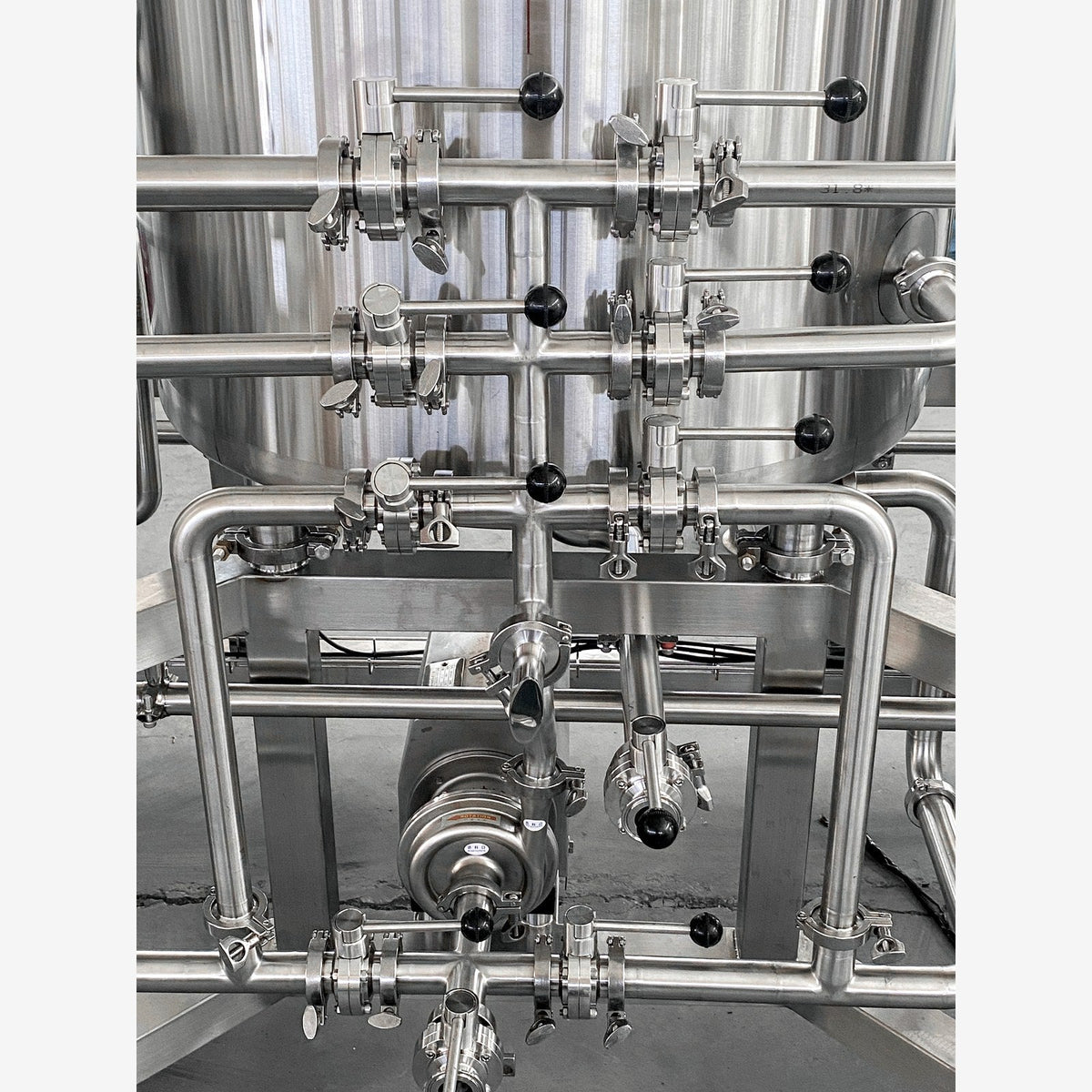 Sanitary valve manifold and piping of the BrewTaurus PRO 150L brewhouse