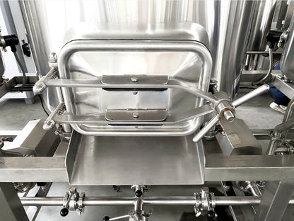 Rectangular manway lid with clamp handles on the BrewTaurus PRO 200L kettle