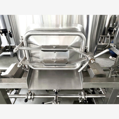 Rectangular manway lid with clamp handles on the BrewTaurus PRO 250L kettle