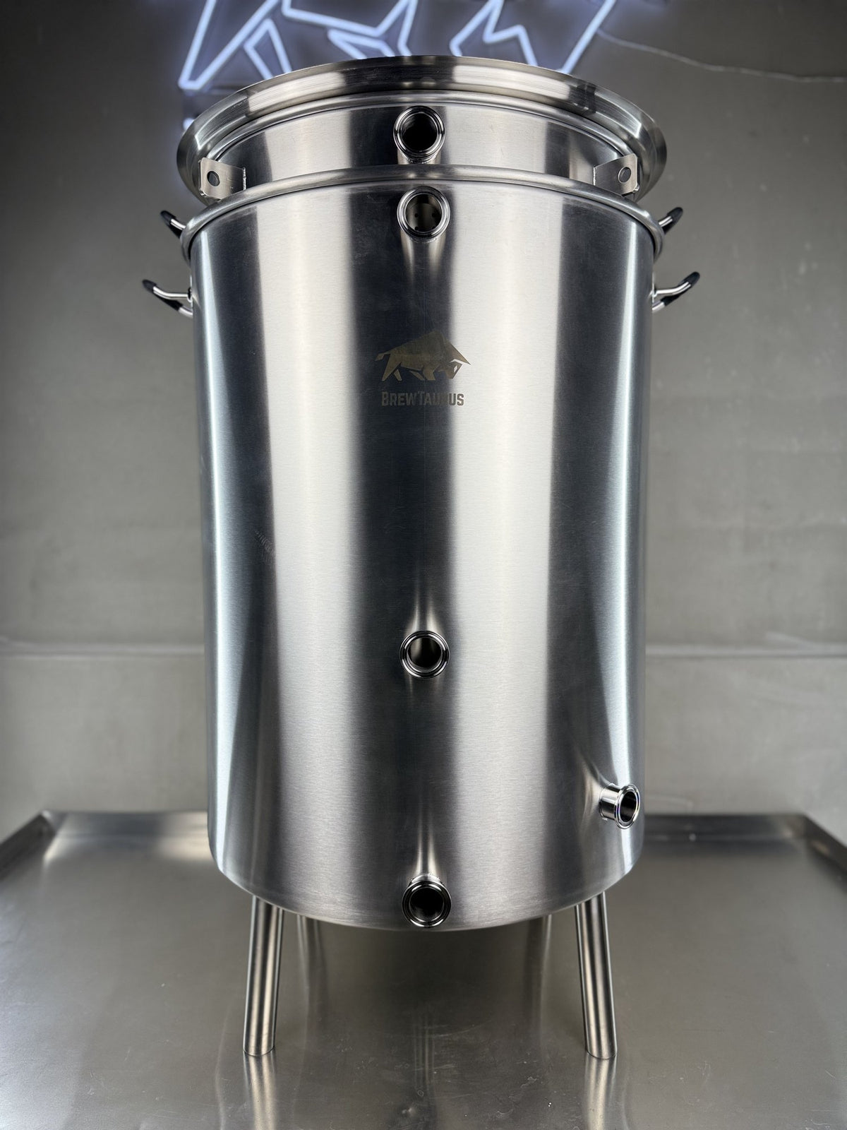 BrewTaurus K220 Boil Kettle + Malt Pipe — 225 L stainless kettle with the ~165 L malt pipe inside