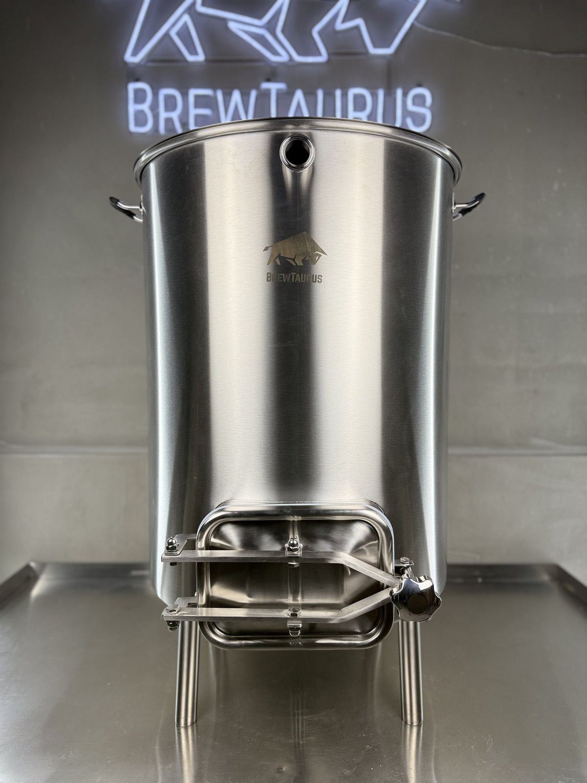K220 Mash Tun — front view with the grain door at the bottom seam, locked by a crossbar