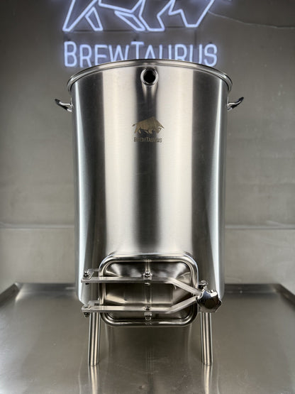 K220 Mash Tun — front view with the grain door at the bottom seam, locked by a crossbar