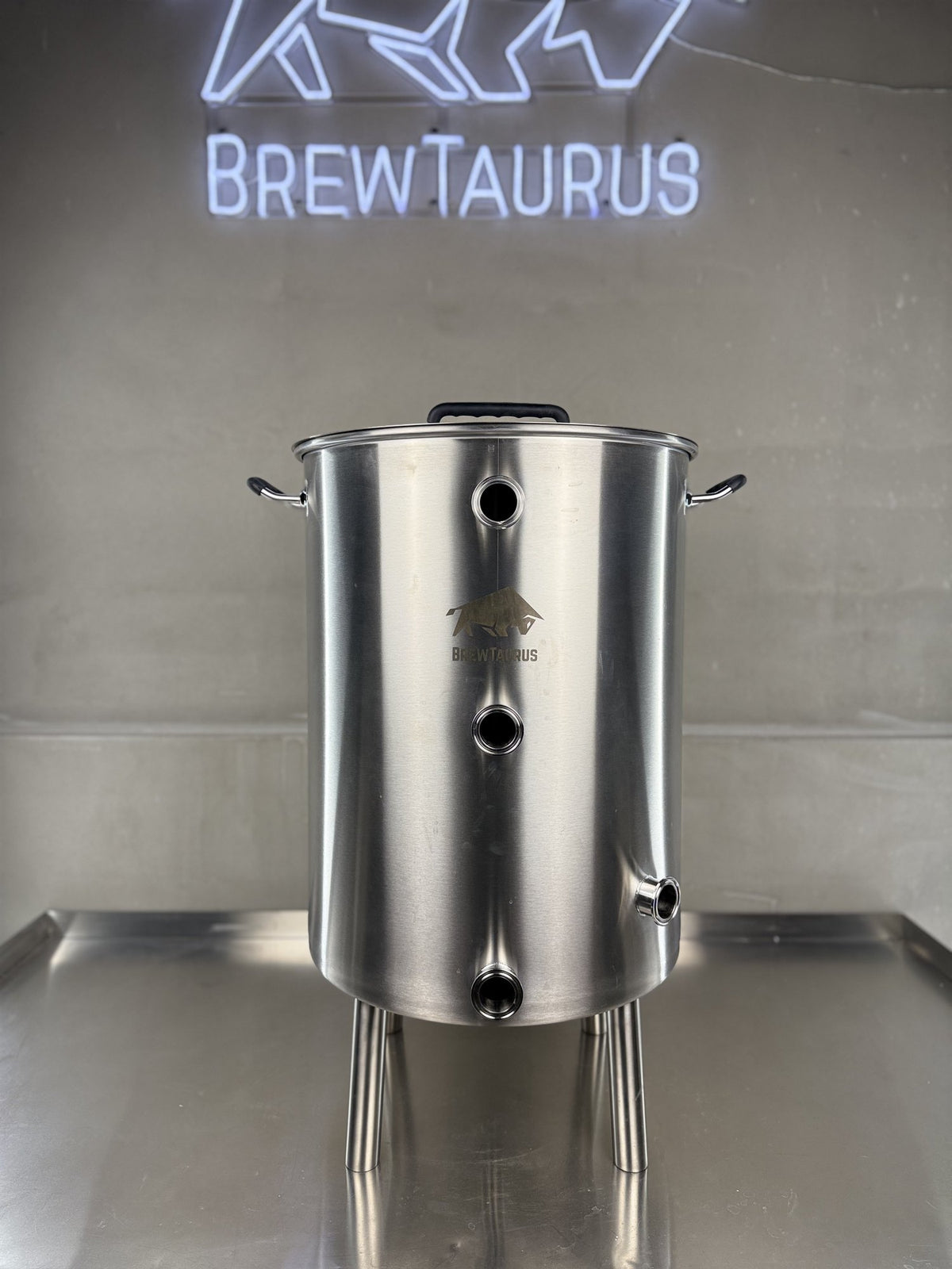 BrewTaurus K80 Boil Kettle — 93.3 L 304 stainless kettle with lid, 1.5" Tri-Clamp front ports and whirlpool port