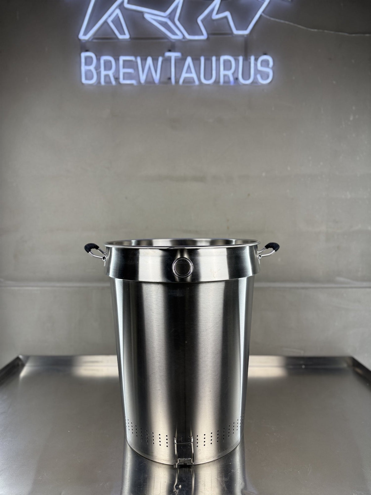 BrewTaurus K80 Malt Pipe — 64 L stainless grain basket, Ø475 × 579.8 mm, with 1.5" Tri-Clamp port and silicone handles